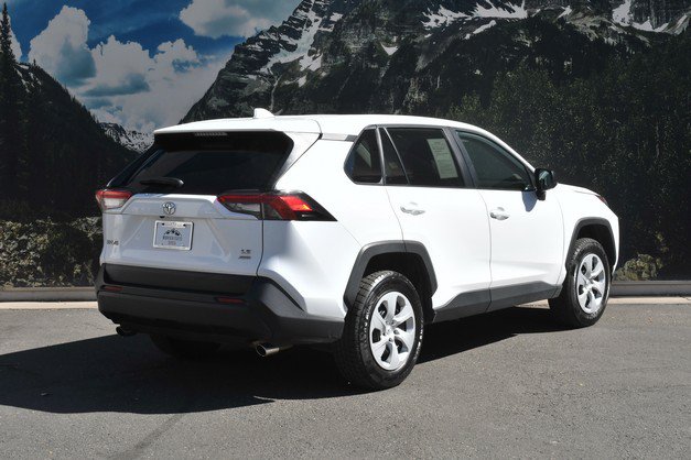 Used 2024 Toyota RAV4 LE AWD/4WD image 3