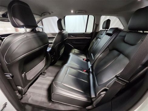 Used 2022 Jeep Grand Cherokee Limited image 16