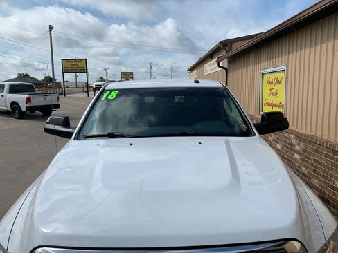 Used 2018 RAM 2500 Tradesman w/ Chrome Appearance Group AWD/4WD image 8