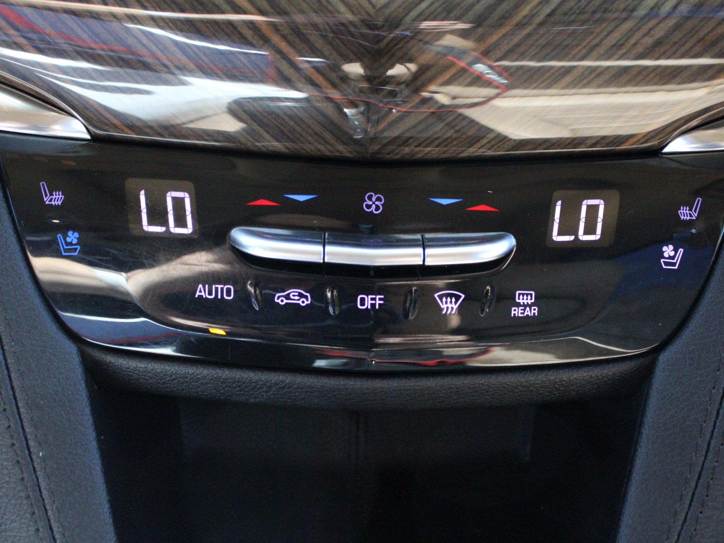 Used 2020 Cadillac XT6 Premium Luxury w/ Platinum Package AWD/4WD image 26