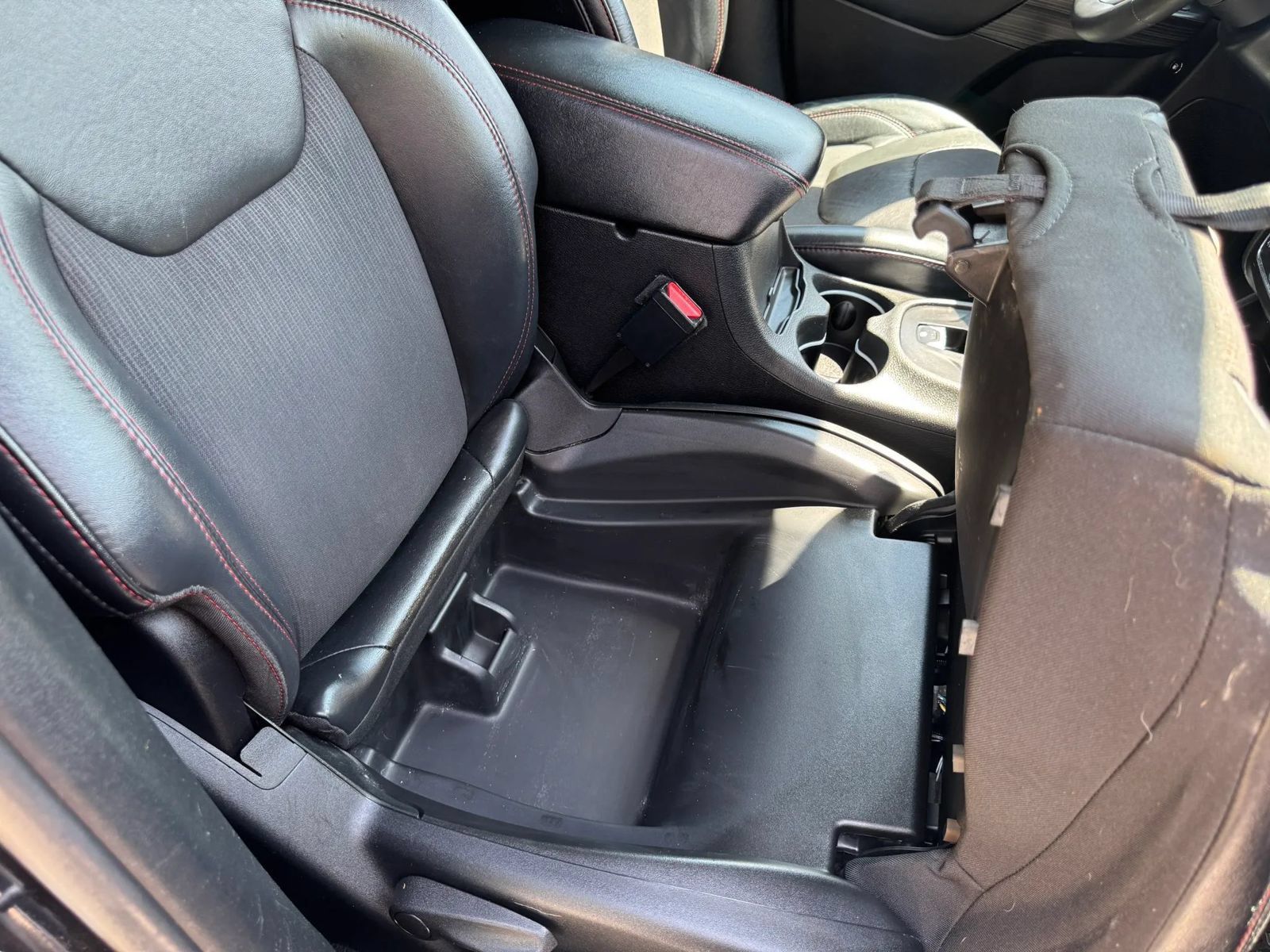 Used 2015 Jeep Cherokee Trailhawk w/ Cold Weather Group AWD/4WD image 25