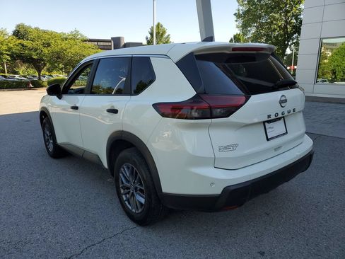 Certified 2024 Nissan Rogue S FWD image 3