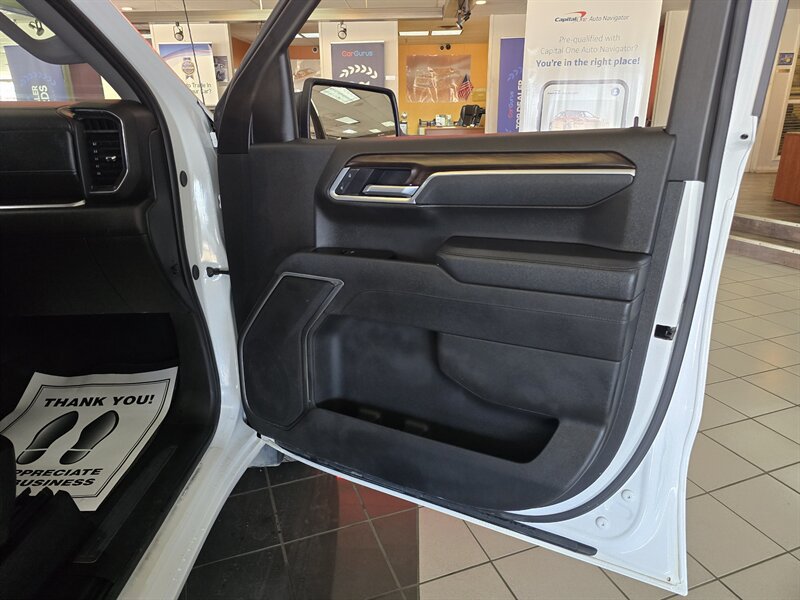 Used 2025 GMC Sierra 1500 SLT AWD/4WD image 14