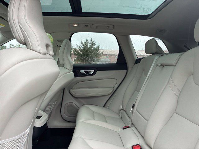 Used 2024 Volvo XC60 B5 Core w/ Climate Package AWD/4WD image 23