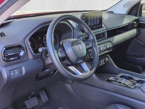 Certified 2025 Honda Pilot Touring image 10