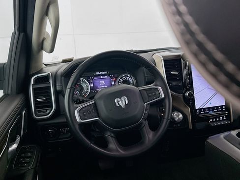 Used 2022 RAM 1500 Laramie AWD/4WD image 18