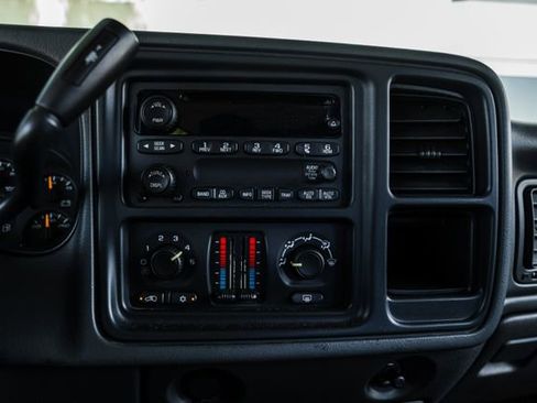 Used 2004 Chevrolet Avalanche 2WD image 8