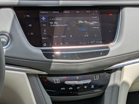 Certified 2024 Cadillac XT5 Premium Luxury w/ Technology Package FWD image 19