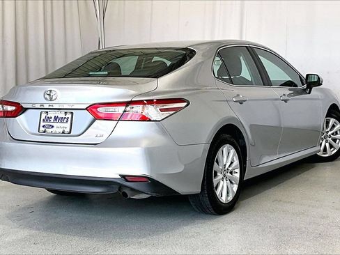 Used 2018 Toyota Camry LE FWD image 13