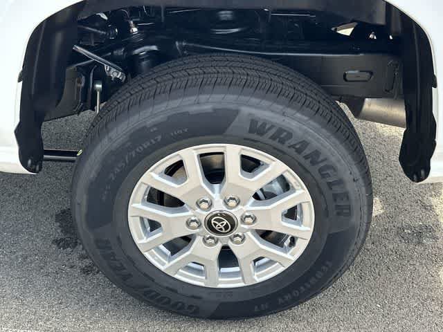 Used 2025 Toyota Tacoma SR5 RWD image 5