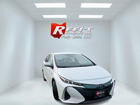 Used 2020 Toyota Prius Prime LE image 3