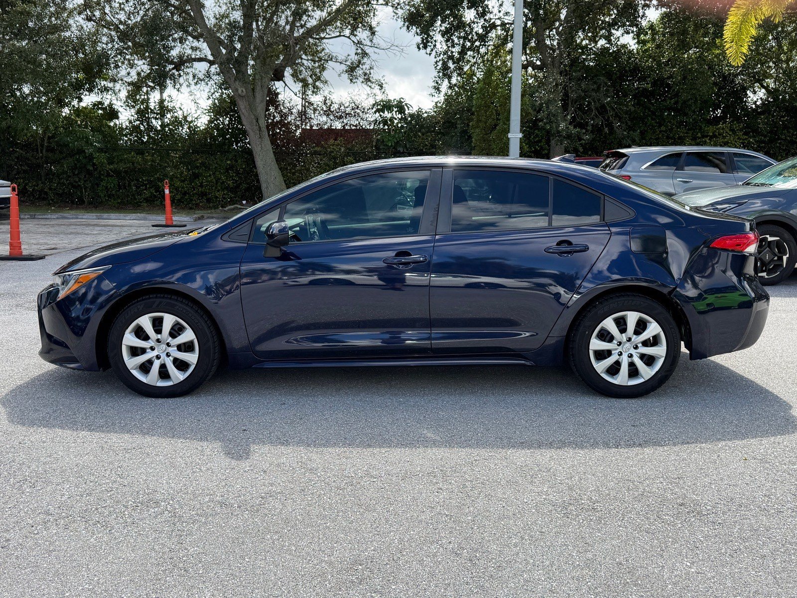 Used 2020 Toyota Corolla LE FWD image 4