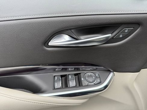 Used 2019 Cadillac XT4 Luxury w/ Cold Weather Package FWD image 11