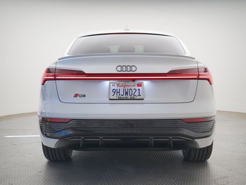 Used 2024 Audi Q8 e-tron Premium Plus w/ Premium Plus Package image 4