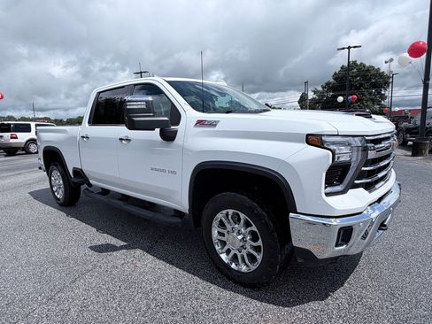 Used 2024 Chevrolet Silverado 2500 LTZ w/ LTZ Plus Package AWD/4WD image 2