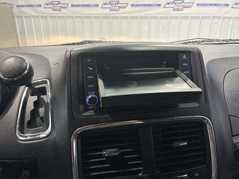 Used 2017 Dodge Grand Caravan SXT image 24