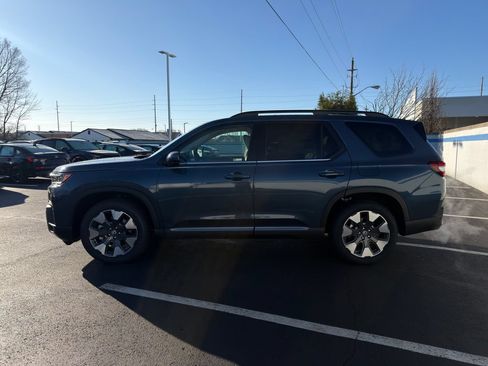 Used 2026 Honda Pilot Touring image 2