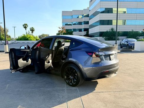 Used 2022 Tesla Model Y Long Range AWD/4WD image 34