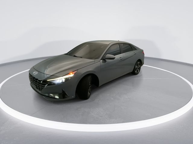 Used 2023 Hyundai Elantra Limited FWD image 2