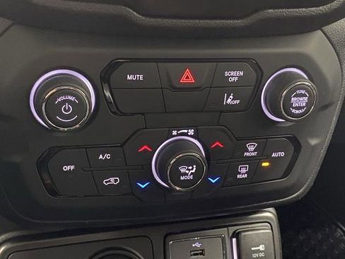 Used 2022 Jeep Renegade Trailhawk w/ Trailer Tow Group image 26