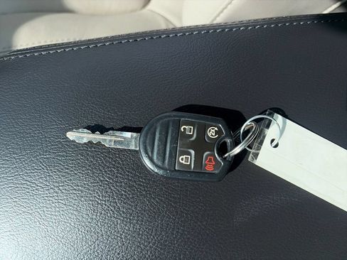 Used 2015 Ford Explorer XLT w/ Equipment Group 202B AWD/4WD image 25