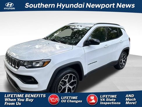 Used 2024 Jeep Compass Latitude AWD/4WD image 1