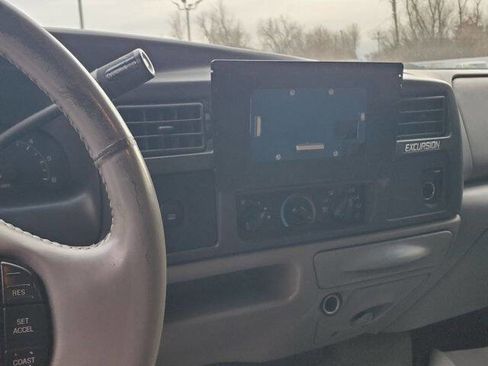 Used 2001 Ford Excursion XLT image 18