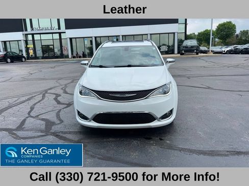 Used 2019 Chrysler Pacifica Limited FWD image 2