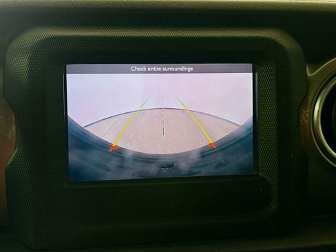 Used 2020 Jeep Wrangler Unlimited Sahara image 15