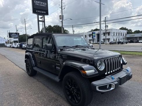 Used 2022 Jeep Wrangler Unlimited Sahara w/ Cold Weather Group AWD/4WD image 4