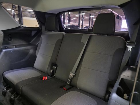 Used 2018 Chevrolet Traverse LT FWD image 11