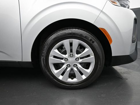 Used 2021 Kia Soul LX image 10