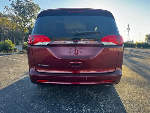 Used 2020 Chrysler Voyager Lxi image 5