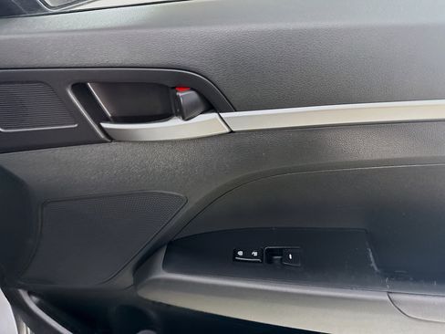 Used 2020 Hyundai Elantra SE w/ Cargo Package (C1) image 30