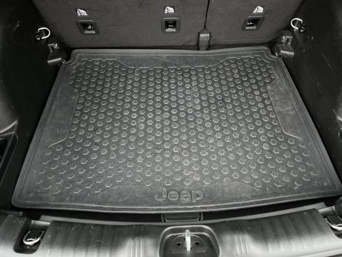 Used 2022 Jeep Compass Limited image 11