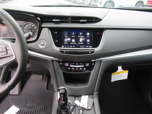 New 2025 Cadillac XT5 Luxury image 19