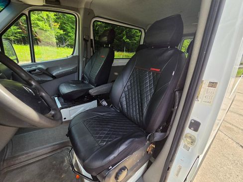 Used 2017 Mercedes-Benz Sprinter 2500 image 14