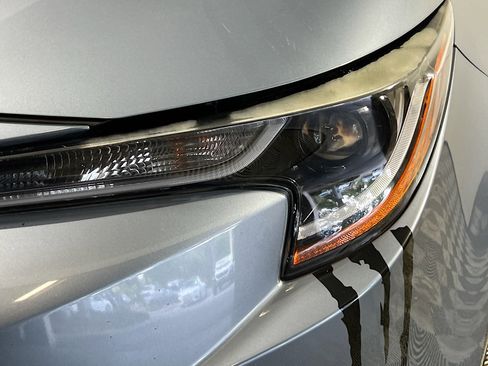 Used 2021 Toyota Corolla LE FWD image 12