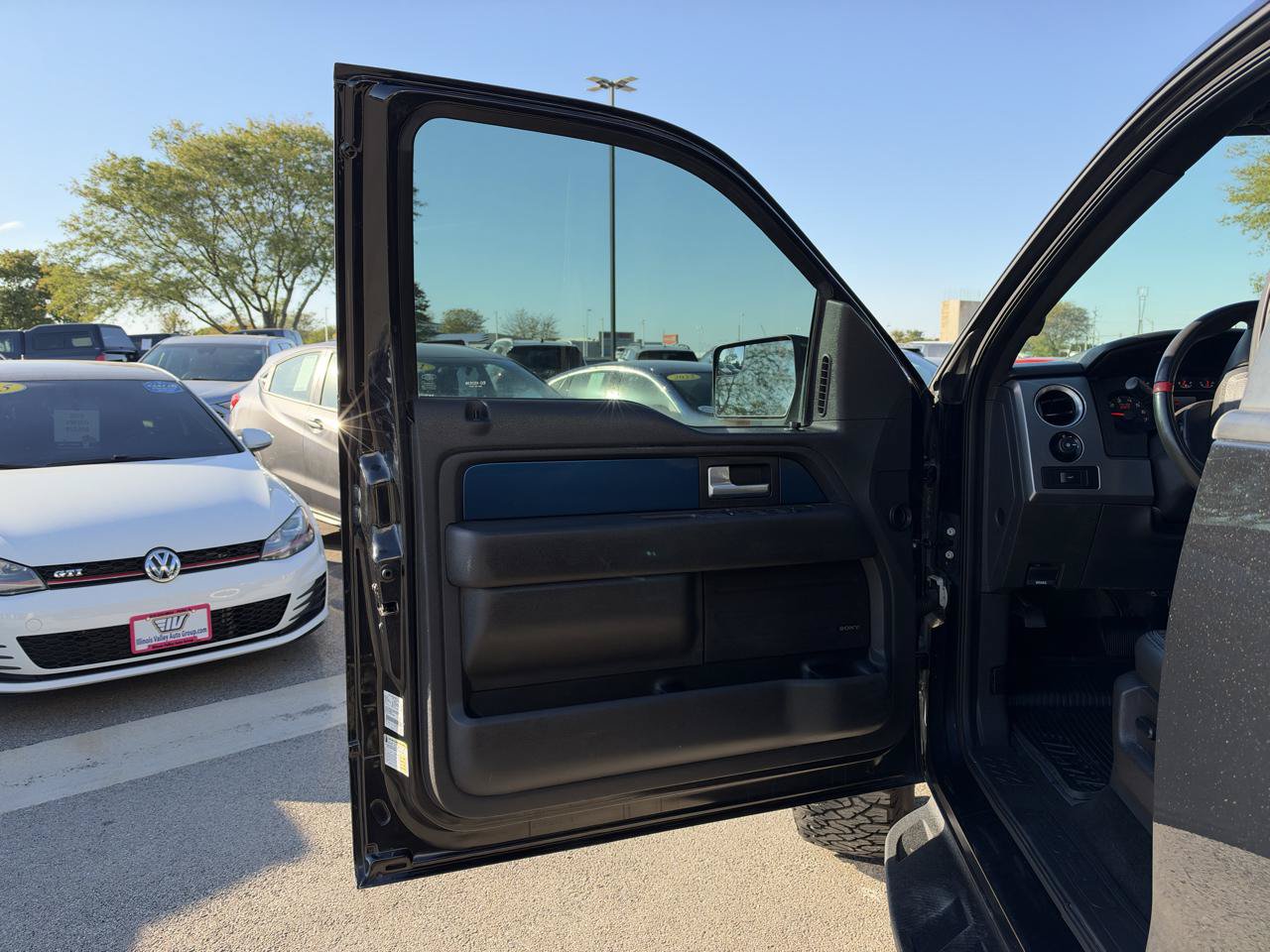 Used 2014 Ford F150 Raptor w/ Equipment Group 801A Luxury AWD/4WD image 2