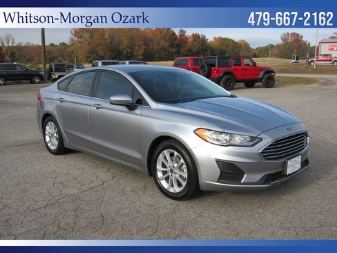 Used 2020 Ford Fusion SE image 17