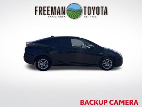 Used 2017 Toyota Prius Two w/ Carpet Mat Package FWD image 4