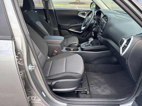 Used 2025 Kia Soul LX w/ LX Technology Package image 34