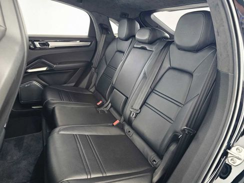 Used 2022 Porsche Cayenne Turbo AWD/4WD image 17