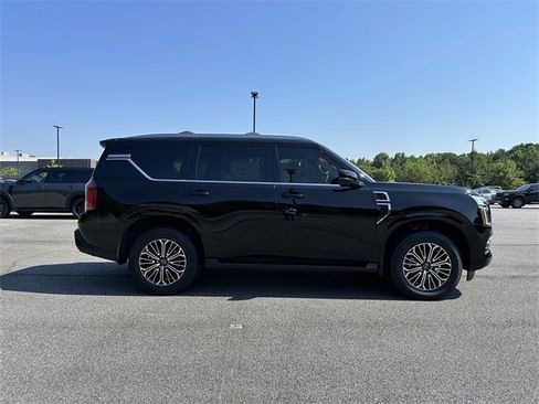 New 2025 Nissan Armada SL w/ Captain's Chari Seat Package image 9