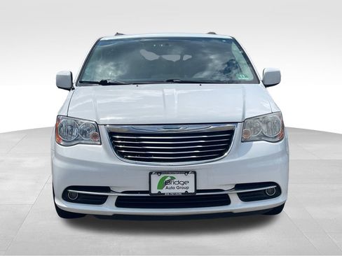 Used 2015 Chrysler Town & Country Touring w/ Driver Convenience Group FWD image 2