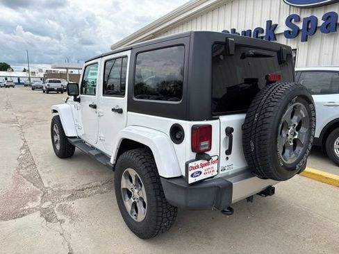 Used 2018 Jeep Wrangler Unlimited Sahara w/ Connectivity Group AWD/4WD image 7
