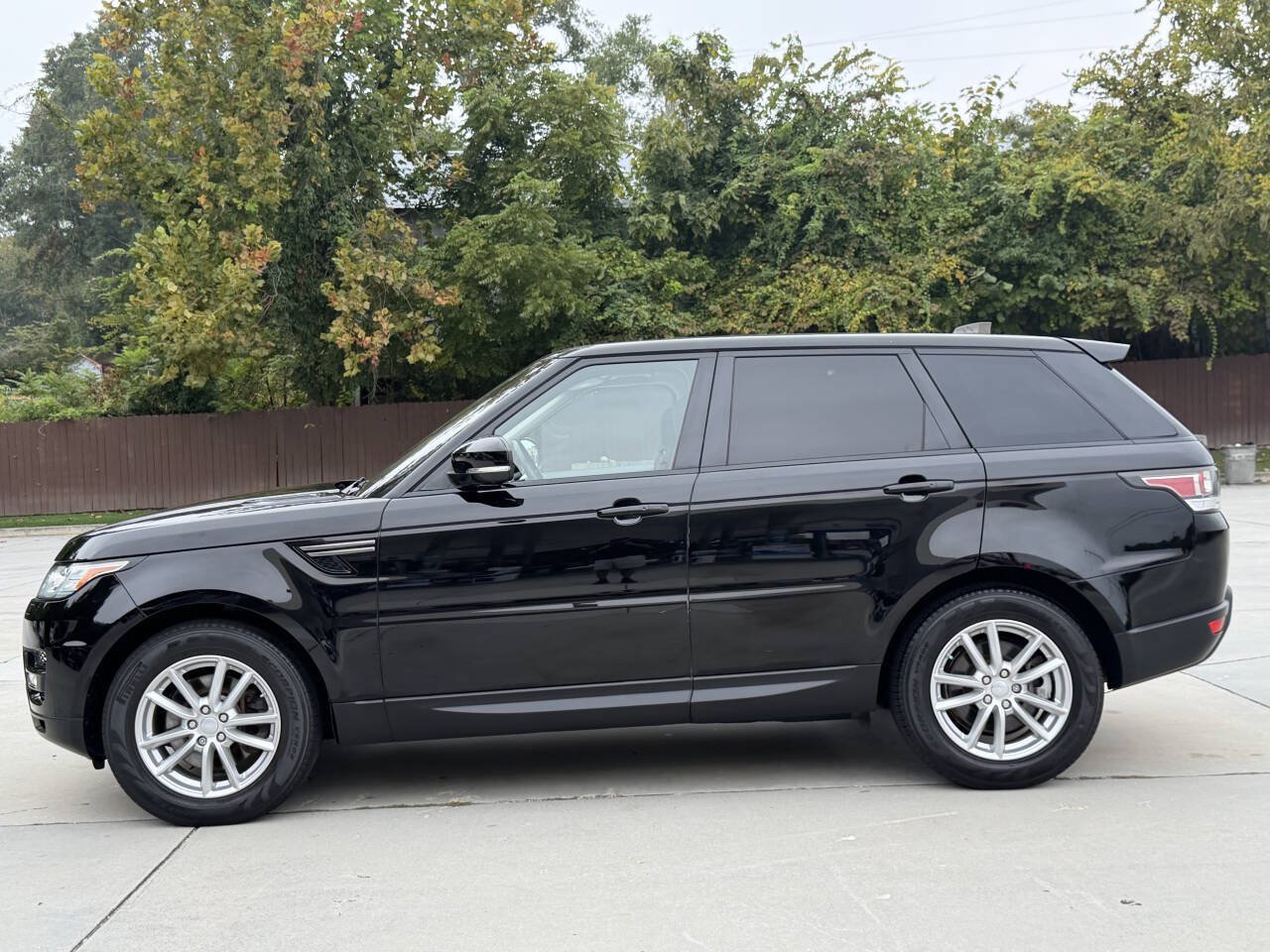 Used 2017 Land Rover Range Rover Sport SE AWD/4WD image 26