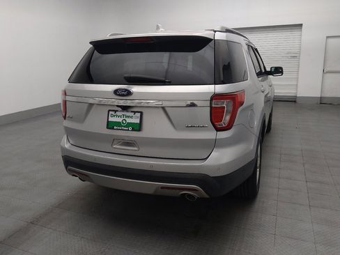 Used 2016 Ford Explorer XLT w/ Equipment Group 201A FWD image 7