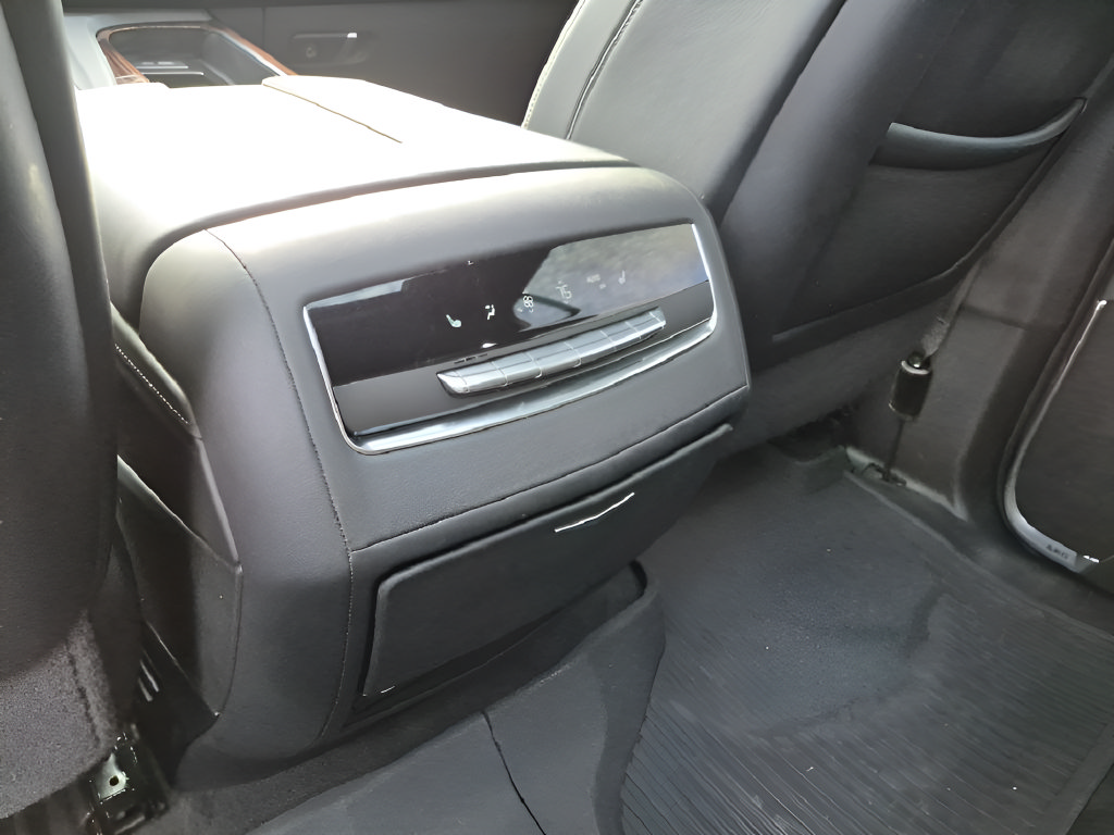 Used 2024 Cadillac Escalade ESV Premium Luxury w/ LPO, Floor Liner Package AWD/4WD image 21