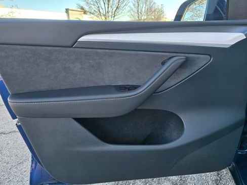 Used 2025 Tesla Model Y Long Range image 17